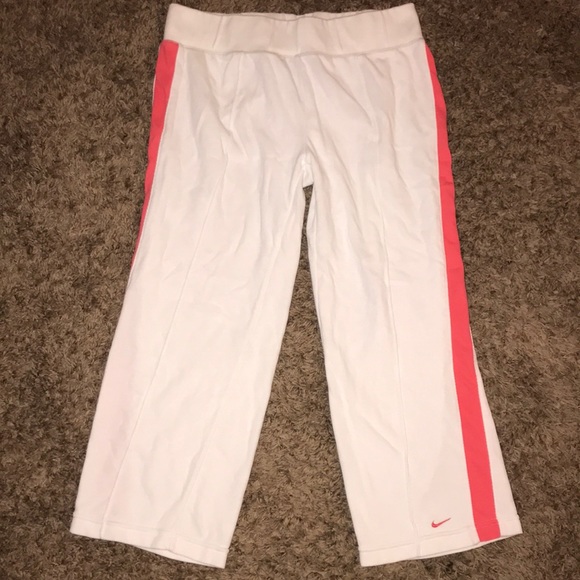 Nike Pants - Nike cropped pants